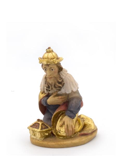 König kniend