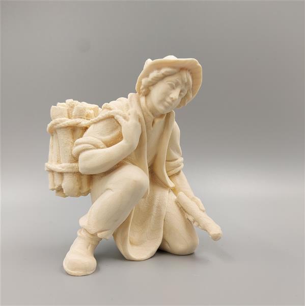 Hirt kniend mit Holz