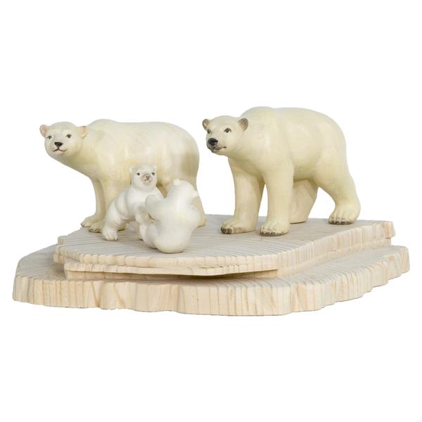 Gruppe mit 4 Eisbären auf Eisplatte