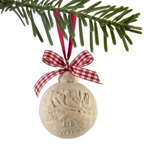 Weihnachtskugel mit Almhütte Zirbelholz