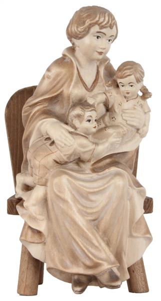 Mutter sitzend mit zwei Kinder