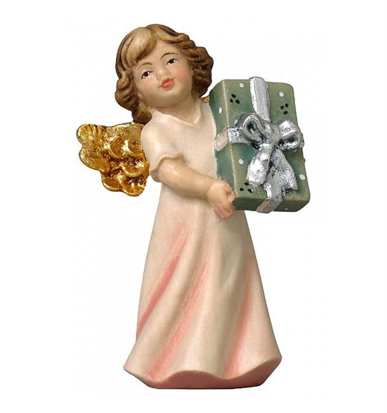 Mary Engel mit Paket