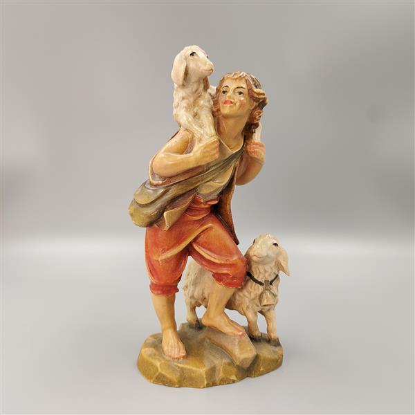 Hirt mit Schulterschaf und Schaf