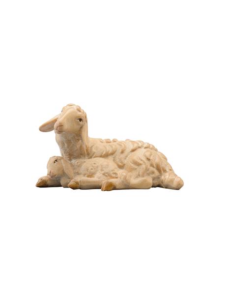 Schaf liegend mit Lamm schlafend
