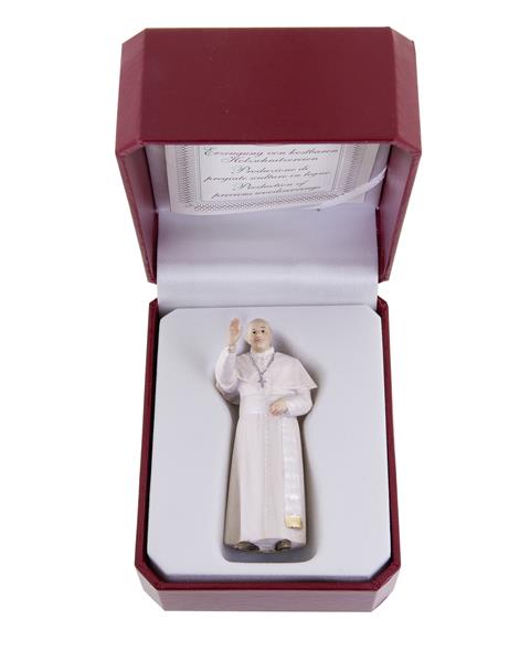 Papst Franziskus mit Etui