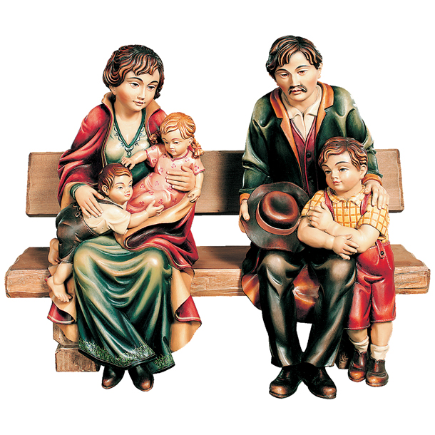 Familie auf Bank mit drei Kinder Familie auf Bank mit drei Kinder